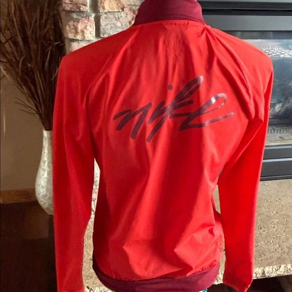 Nike Stadium Running Red Jacket Women sz S - Picture 2 of 10